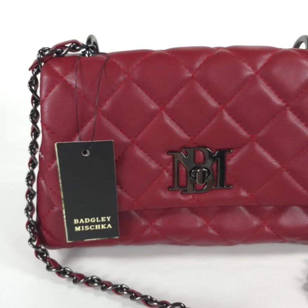 NWT BADGLEY MISCHKA DIAMOND RED VEGAN LEATHER QUILTED MESSENGER‎ BAG BMH-520